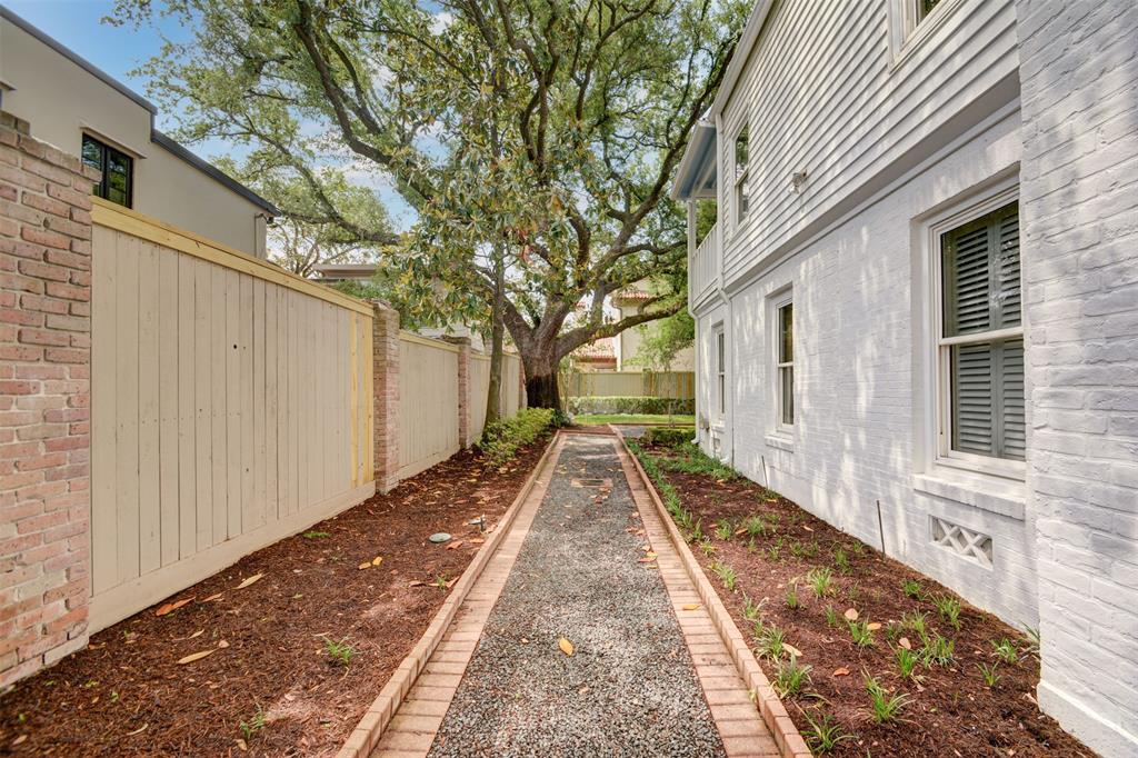 3245 Locke Lane