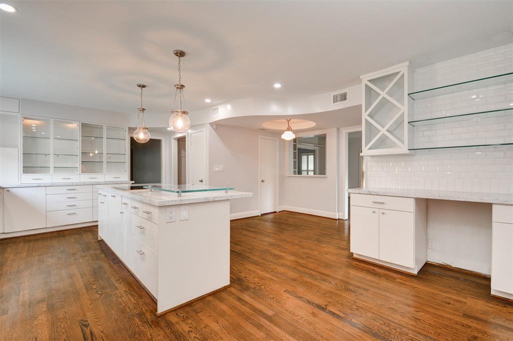 3245 Locke Lane