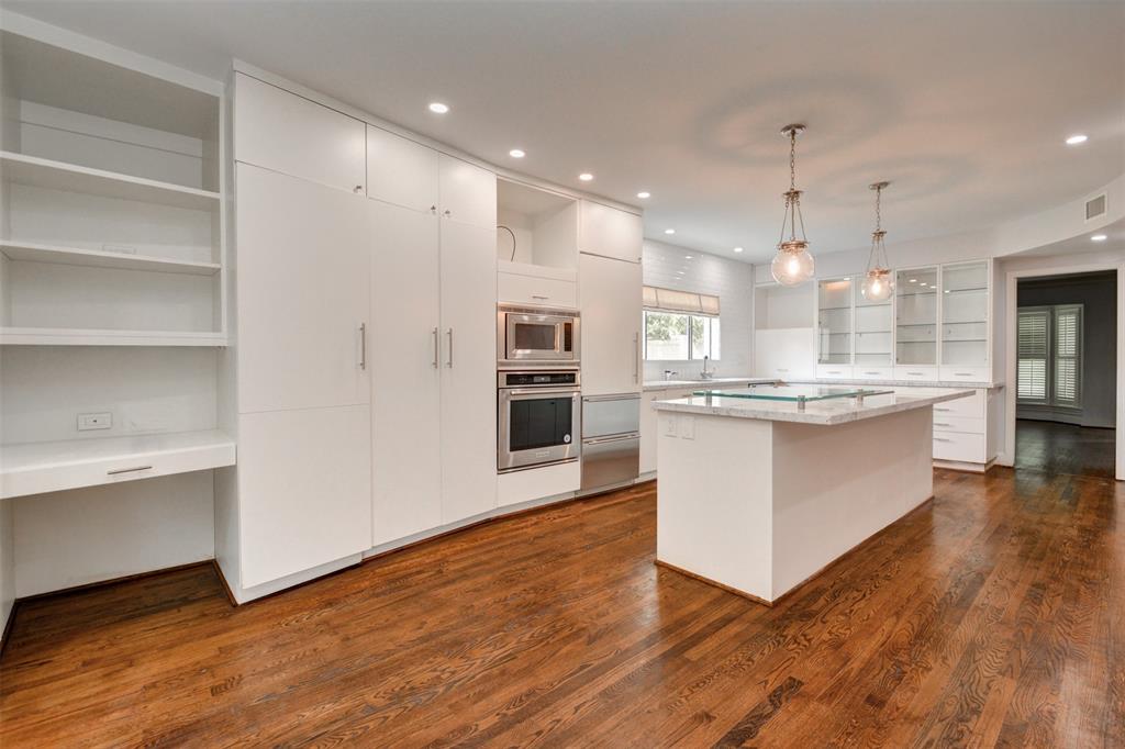 3245 Locke Lane