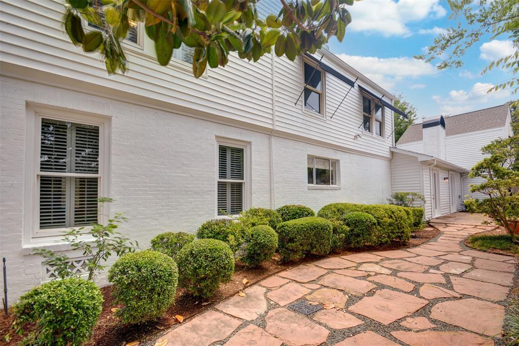 3245 Locke Lane