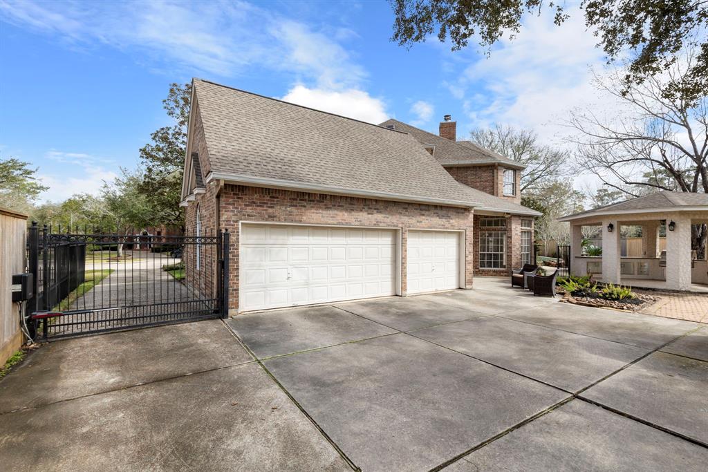 44 Champions Bend Circle