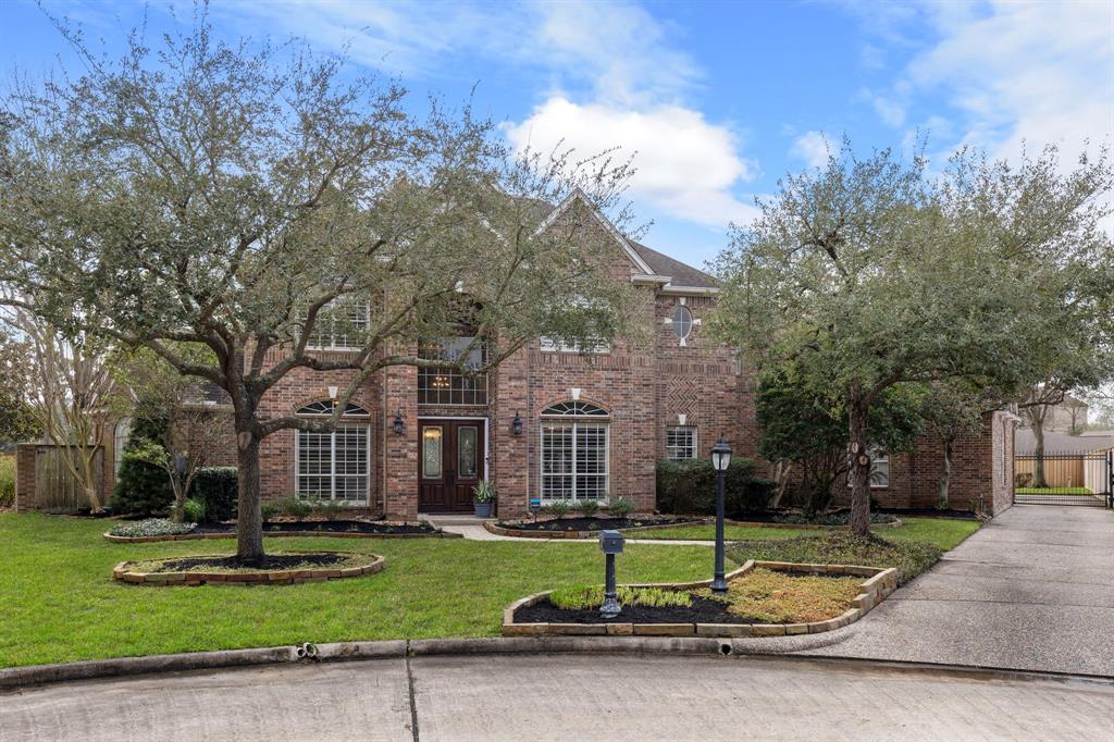 44 Champions Bend Circle