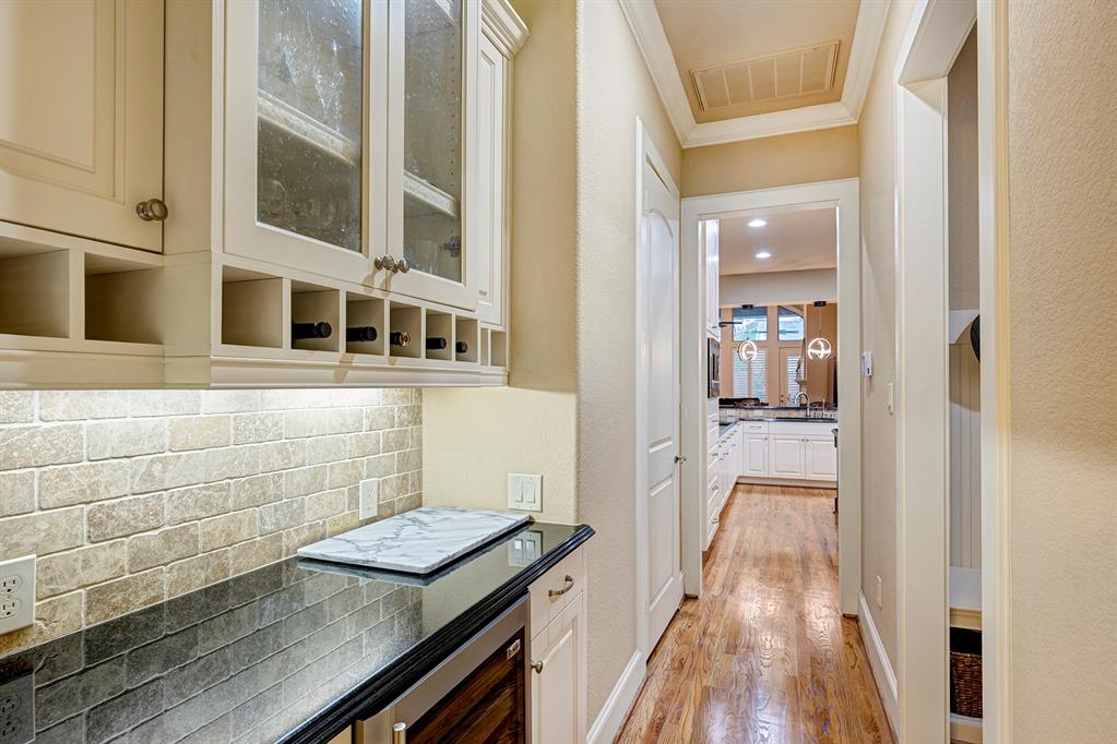 1729 Viking Drive