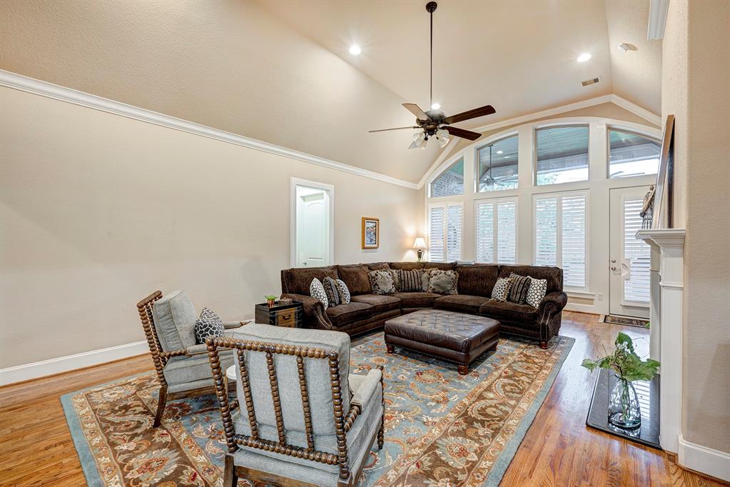 1729 Viking Drive