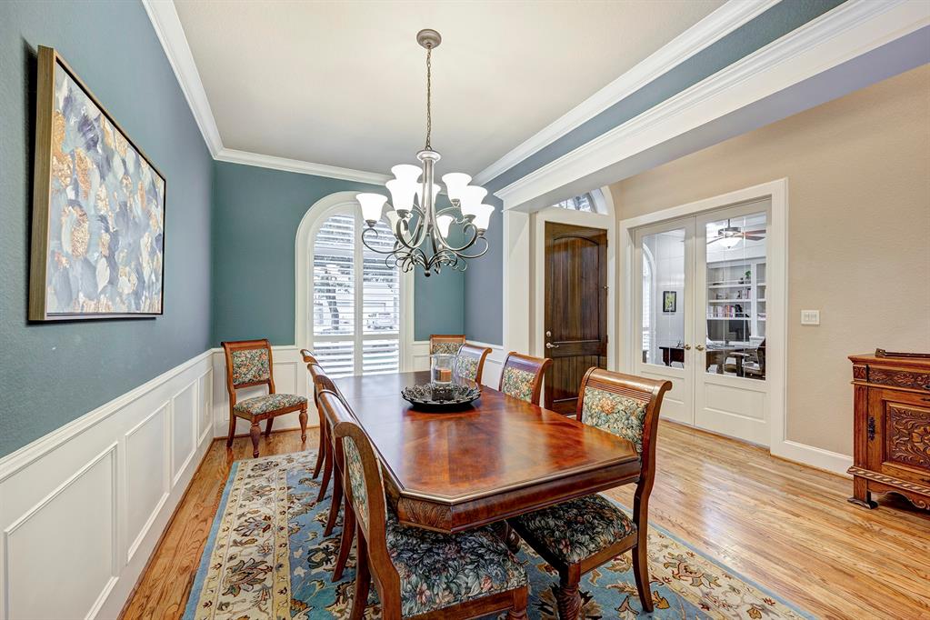 1729 Viking Drive