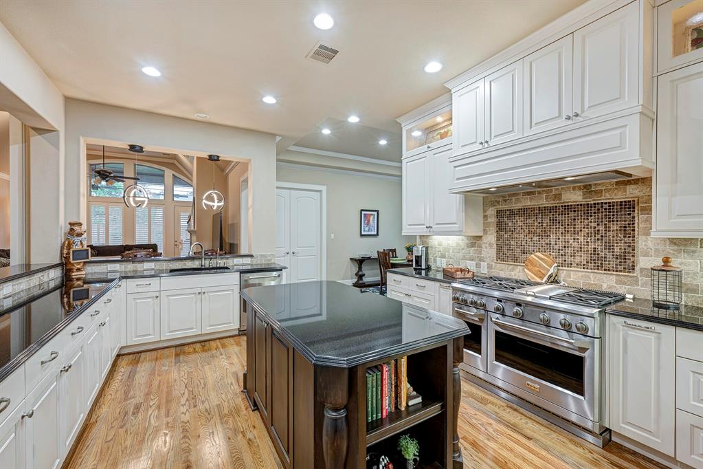 1729 Viking Drive