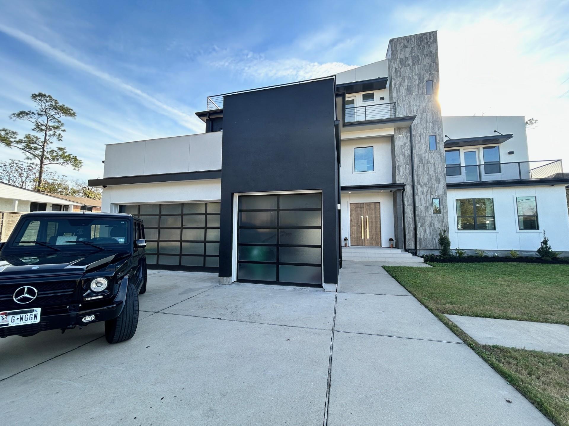 3308 N Macgregor Way