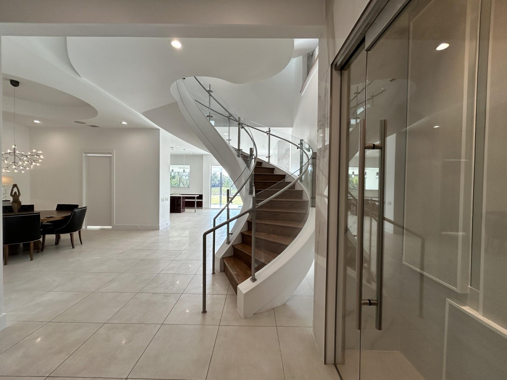 3308 N Macgregor Way