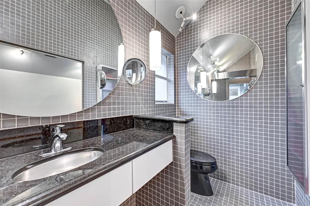 1551 Cortlandt Street