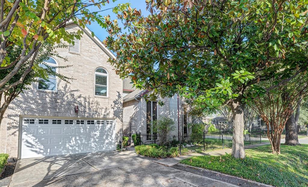 1551 Cortlandt Street