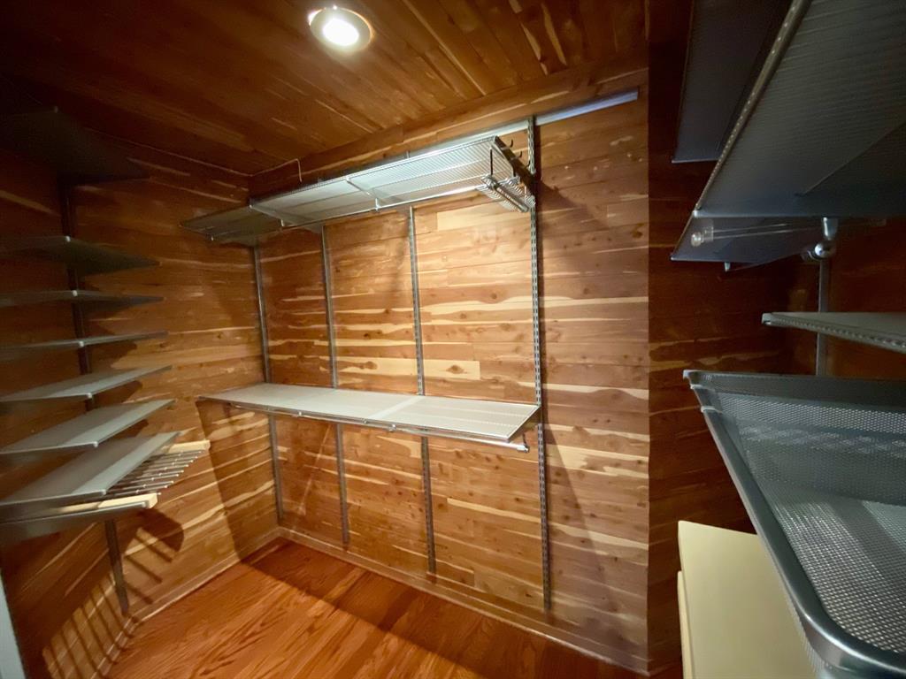 1551 Cortlandt Street