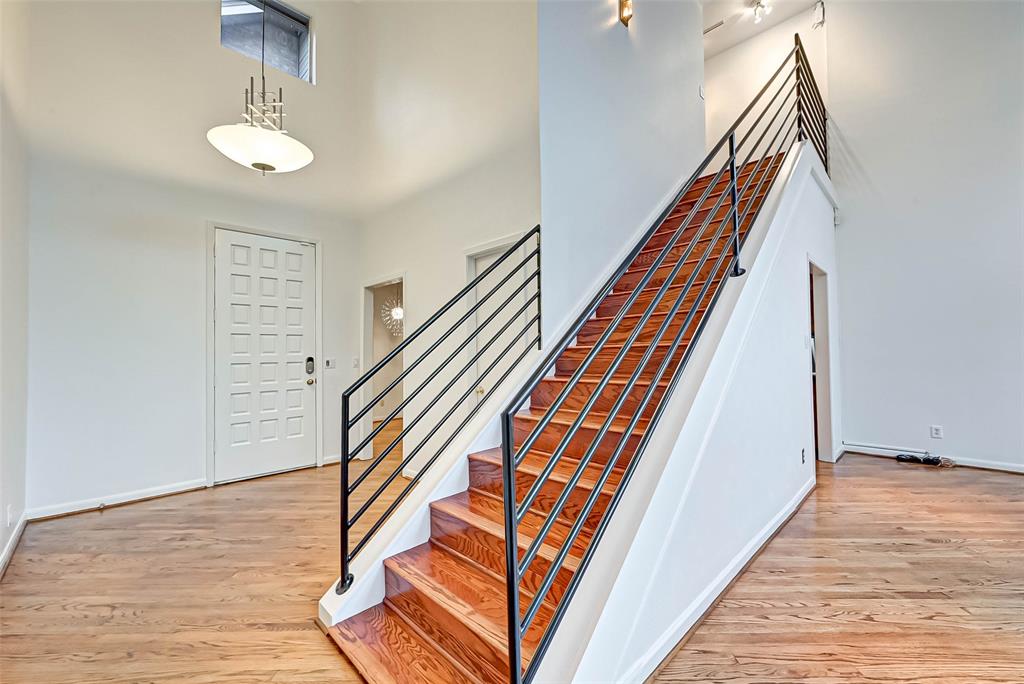 1551 Cortlandt Street