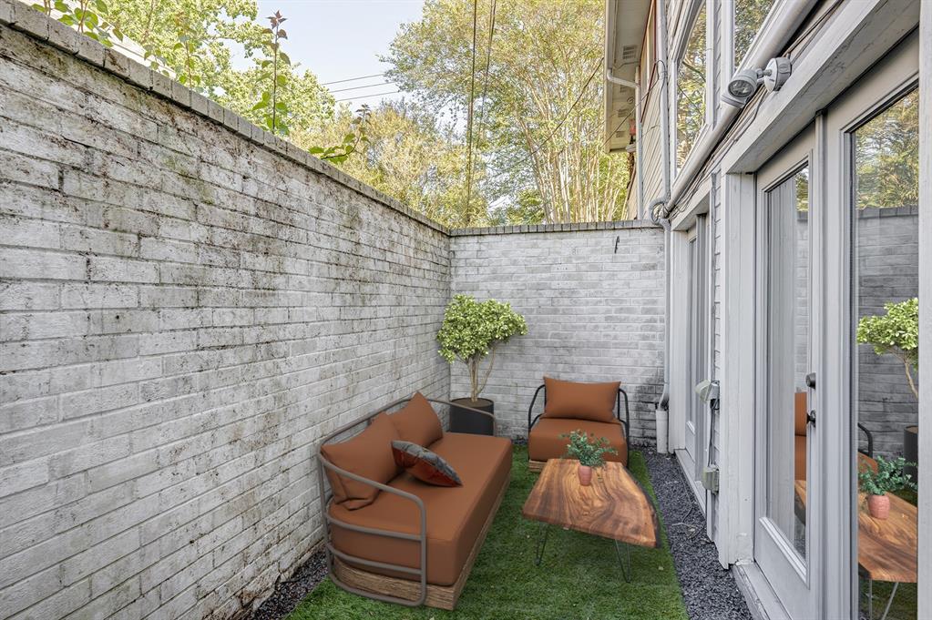 1551 Cortlandt Street