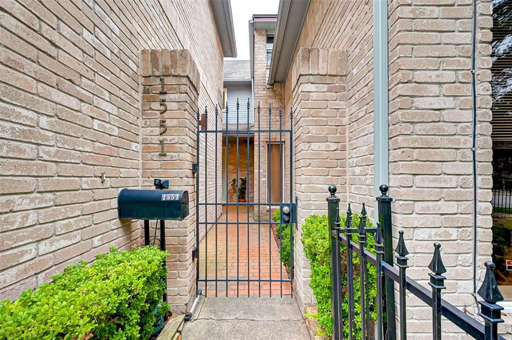 1551 Cortlandt Street