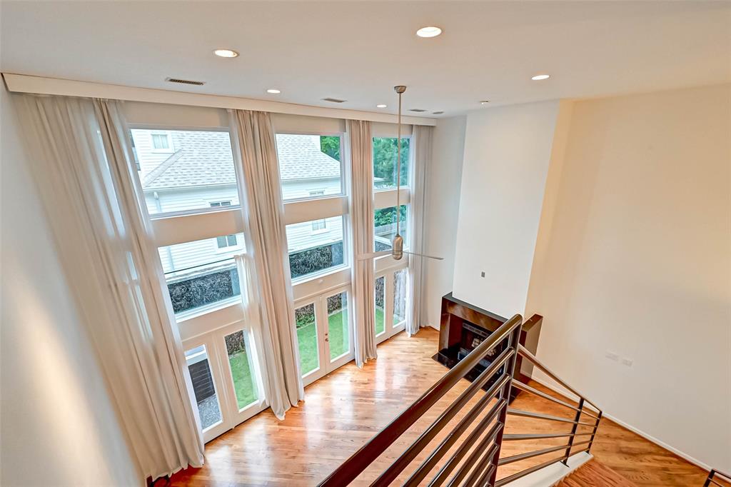 1551 Cortlandt Street