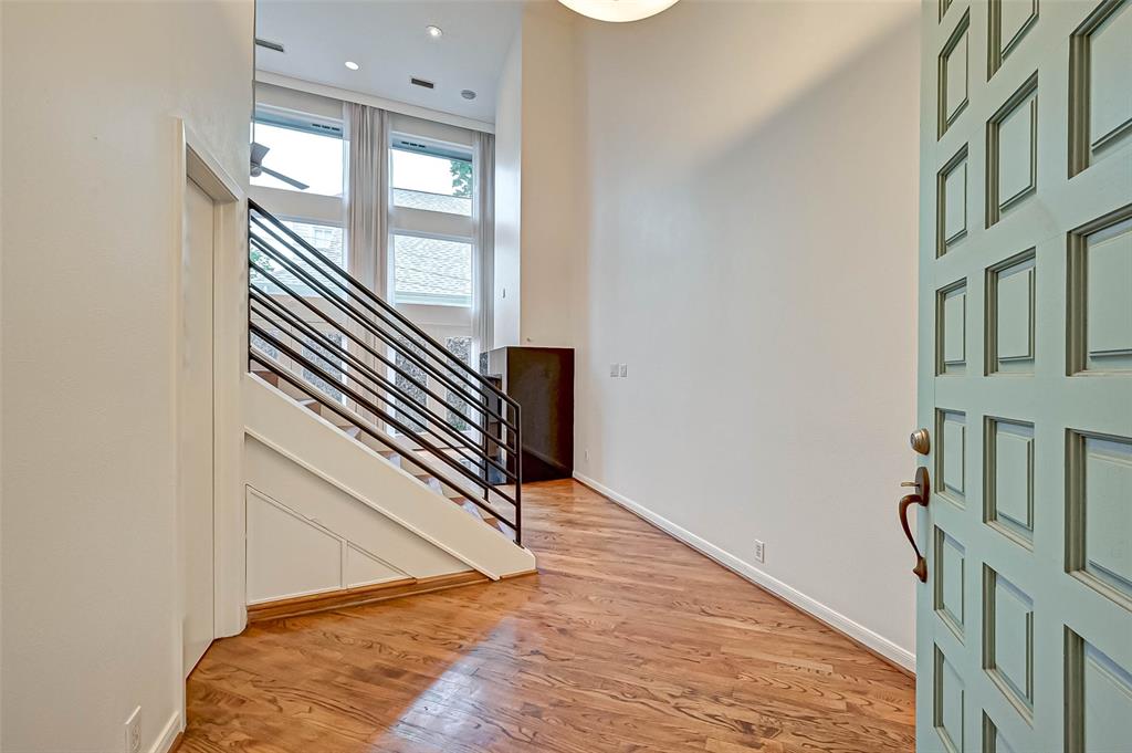 1551 Cortlandt Street