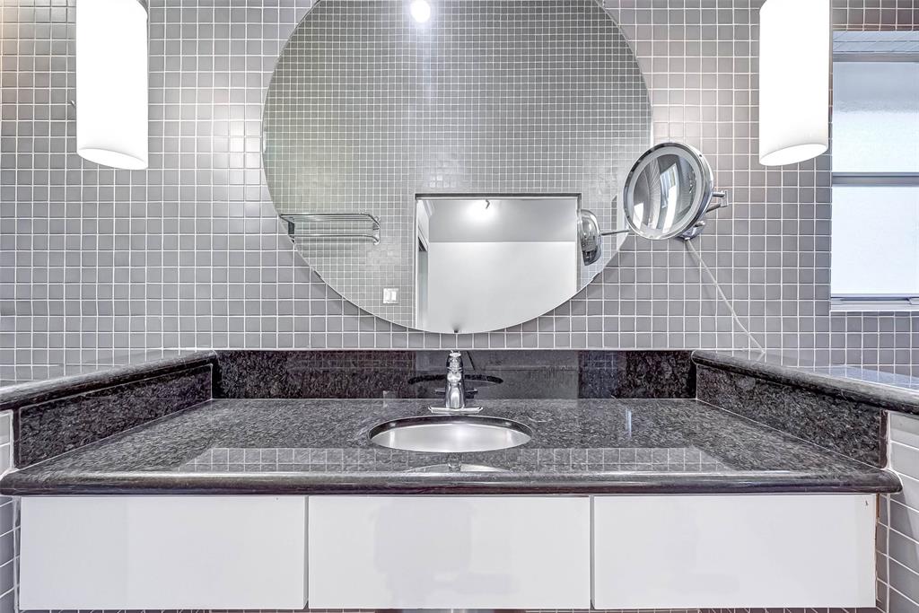 1551 Cortlandt Street