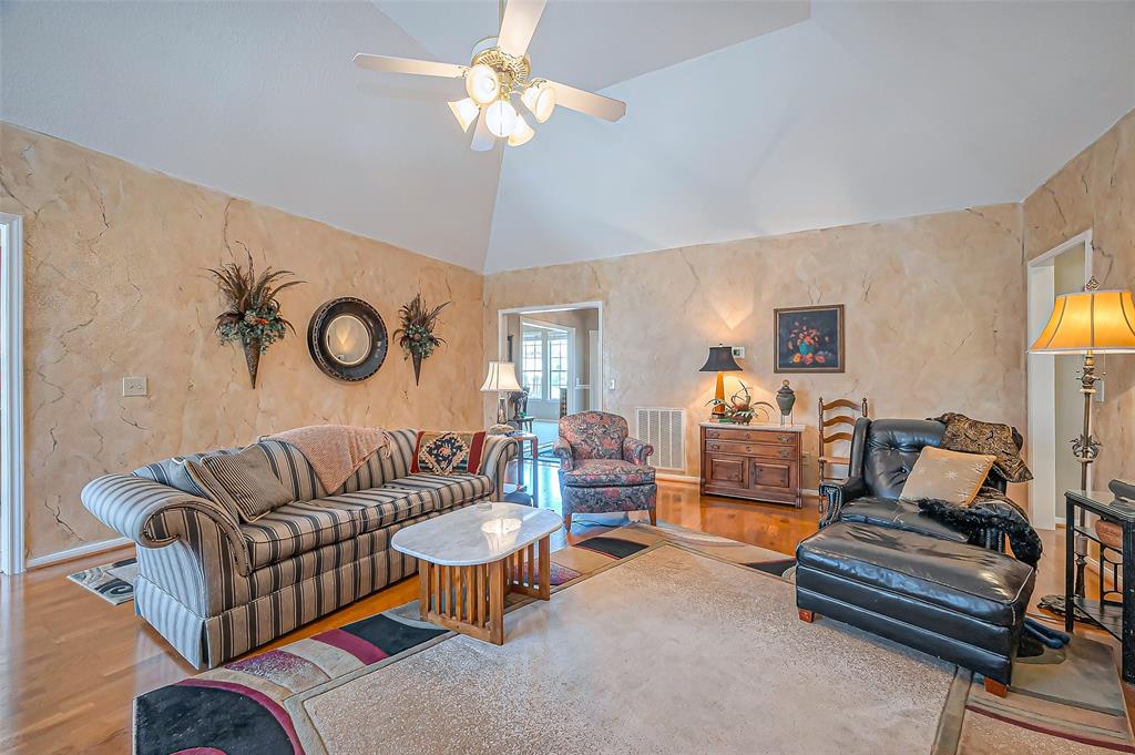 11231 Chestnut Woods Trail