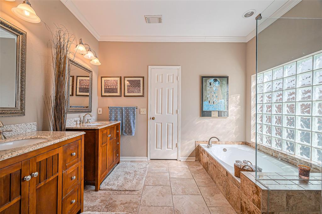 11231 Chestnut Woods Trail