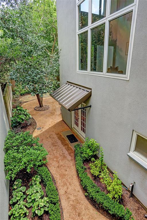 2433 Wroxton Road