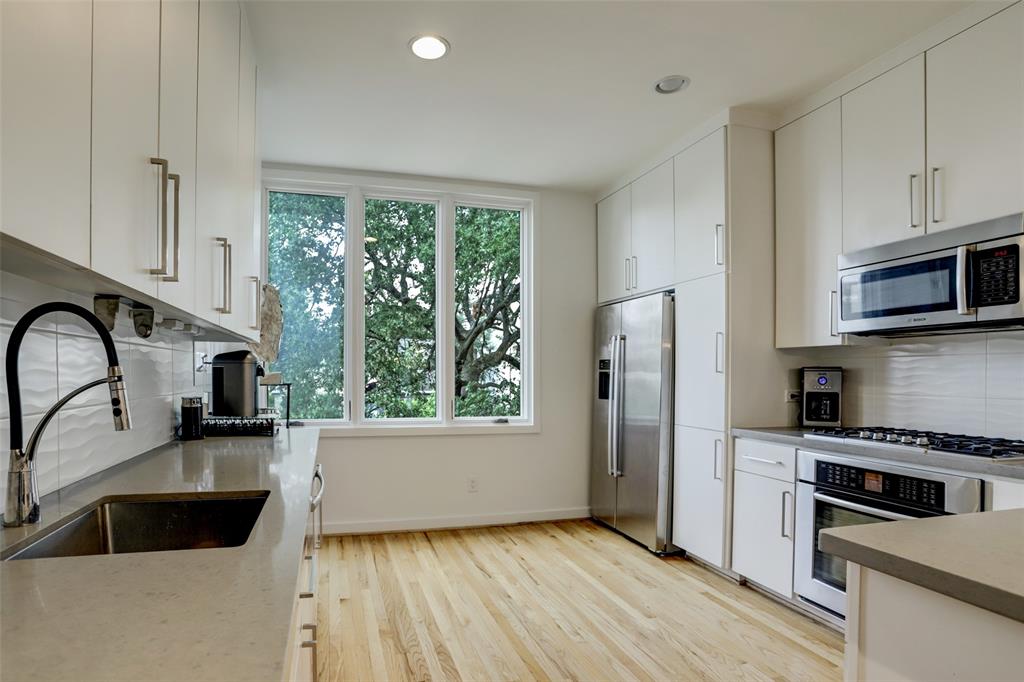 2433 Wroxton Road