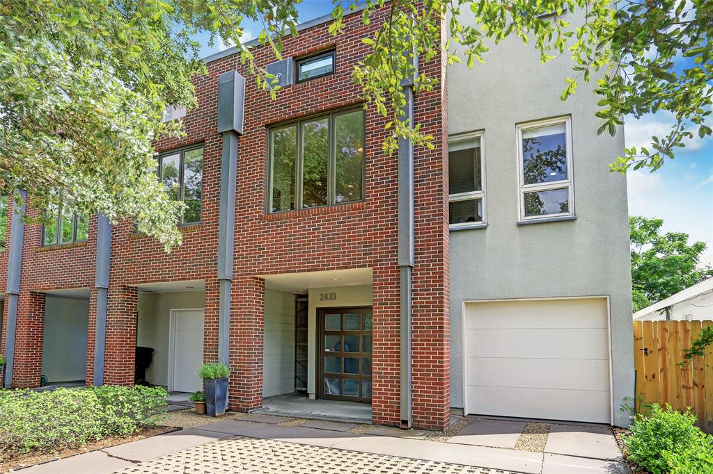2433 Wroxton Road