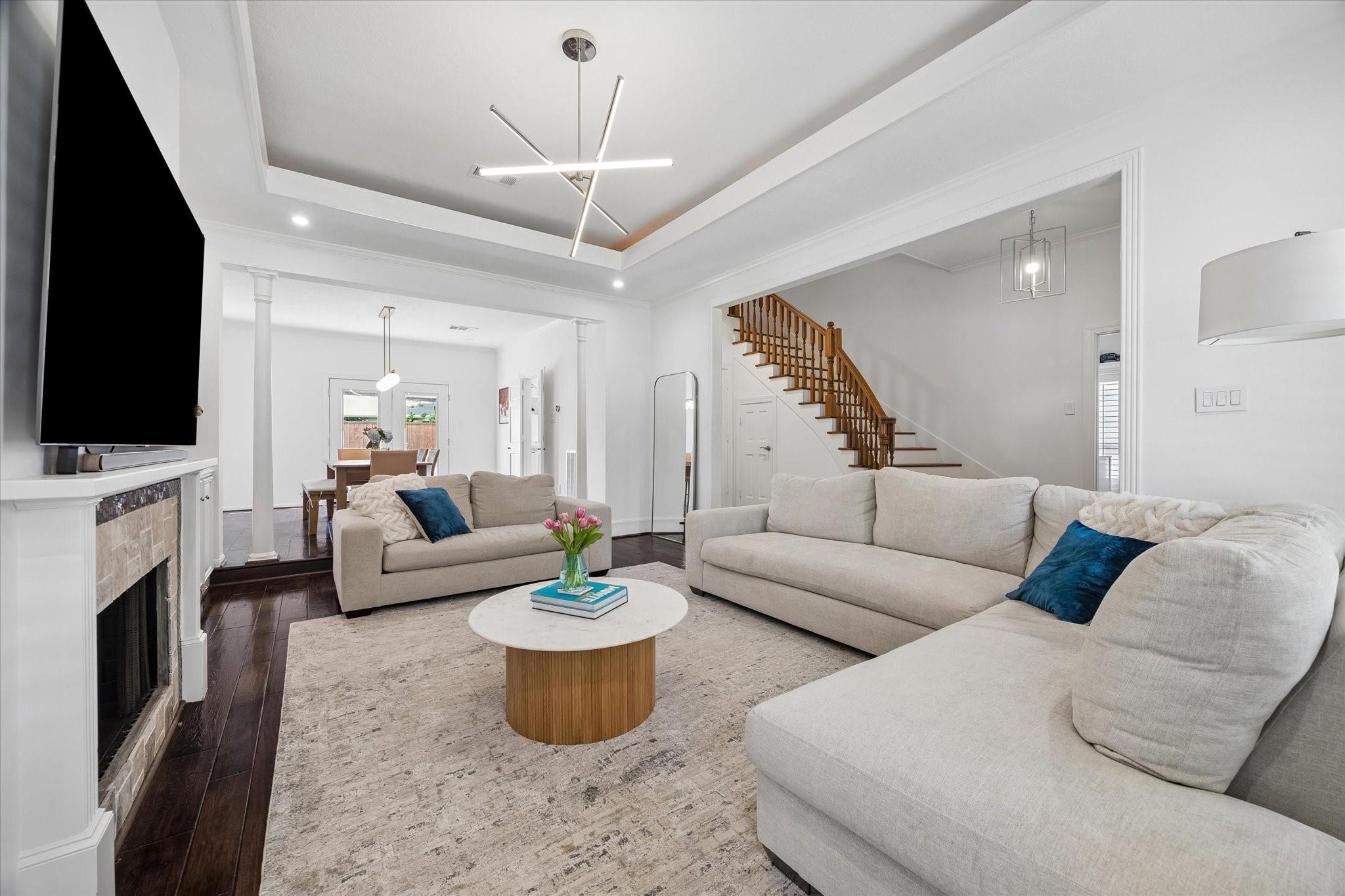 4209 Sunset Boulevard