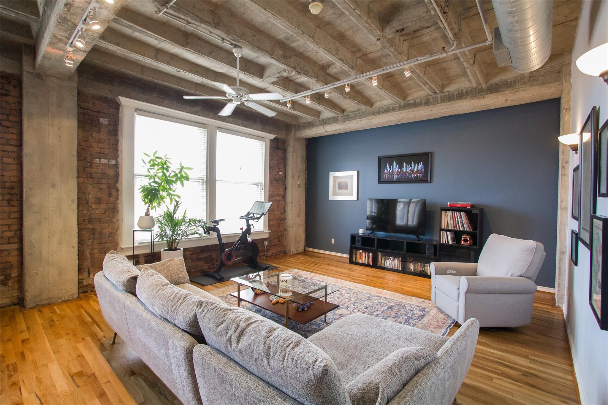 201 Main Street # 4F