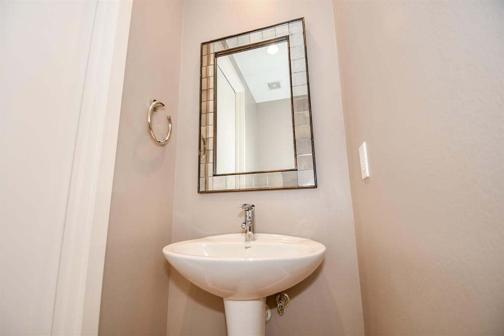 1600 Post Oak Boulevard # 1307