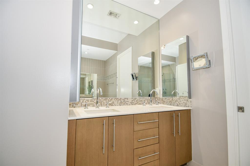 1600 Post Oak Boulevard # 1307