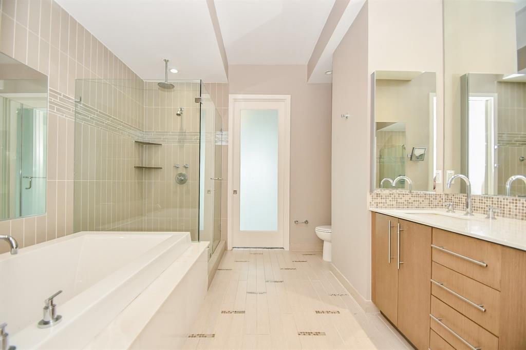 1600 Post Oak Boulevard # 1307