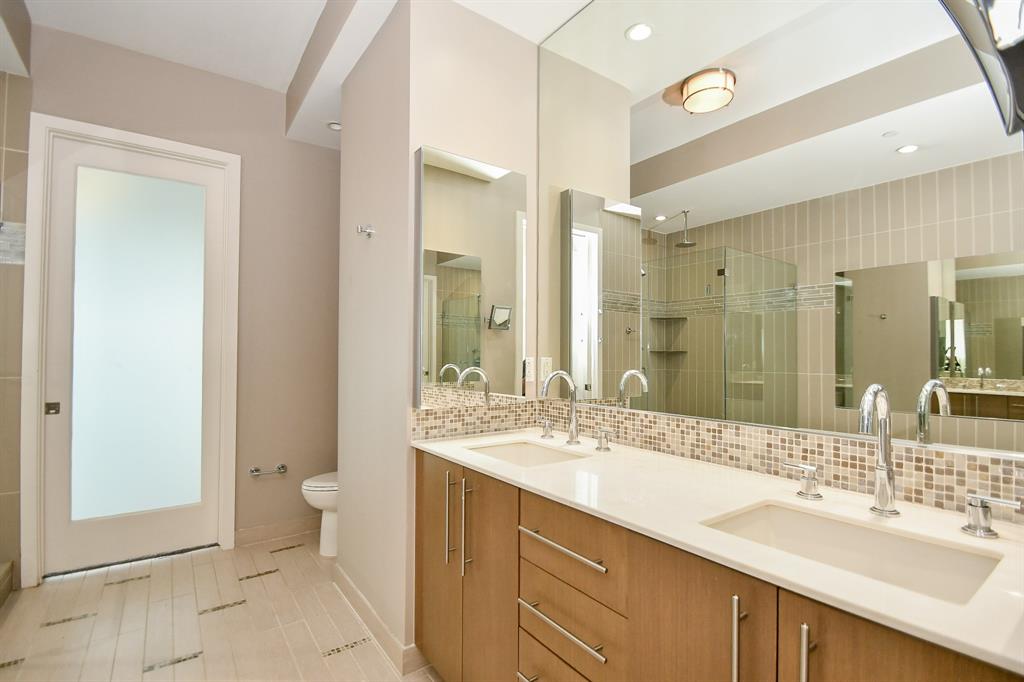 1600 Post Oak Boulevard # 1307