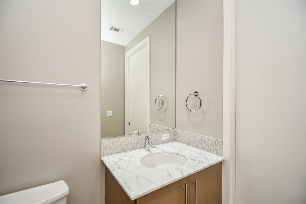 1600 Post Oak Boulevard # 1307