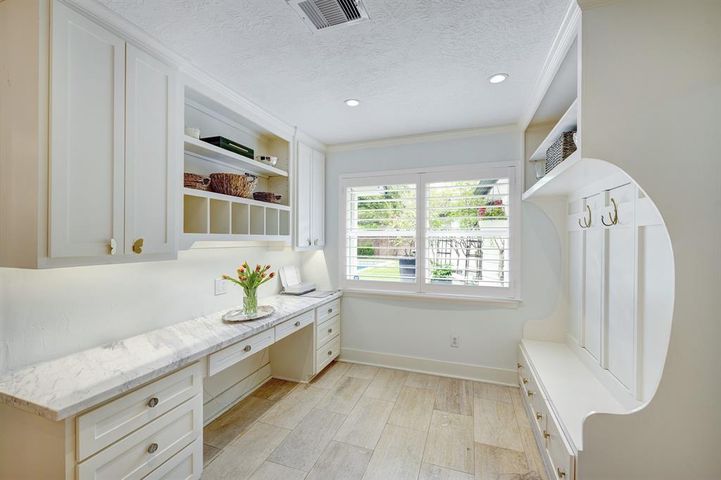 10823 Wickersham Lane