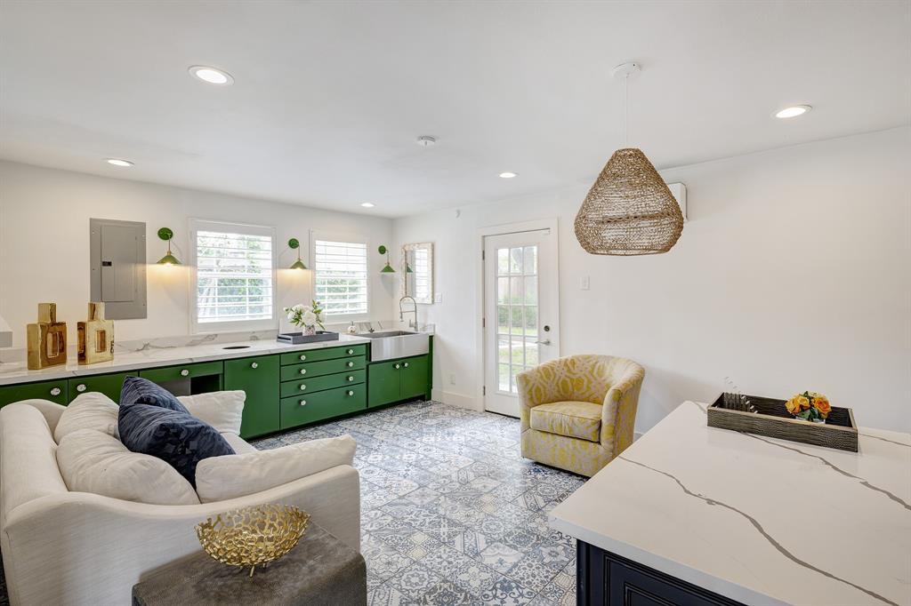 10823 Wickersham Lane