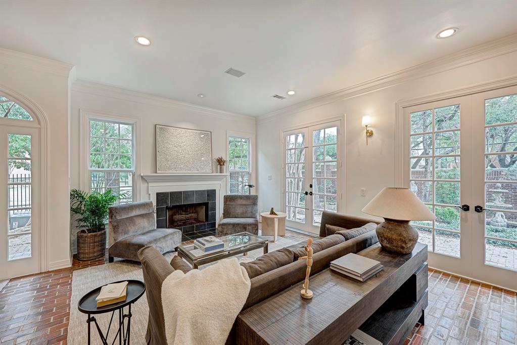 3211 Bellefontaine Street