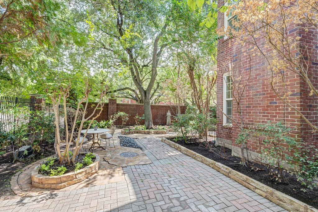 3211 Bellefontaine Street