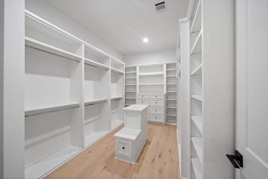 2046 Macarthur Street