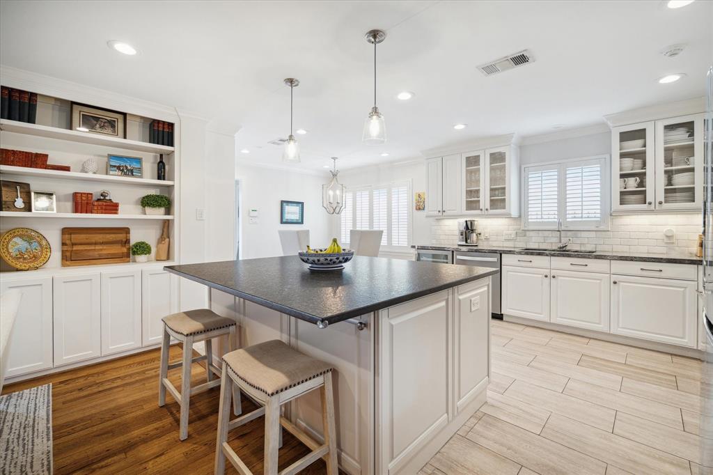 6147 Burgoyne Road