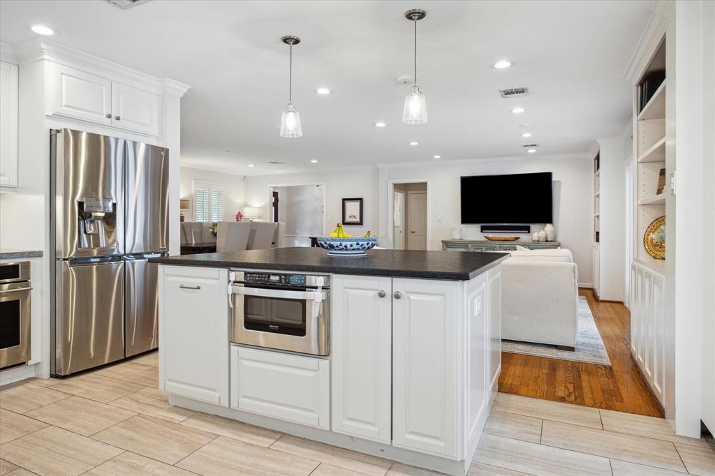 6147 Burgoyne Road