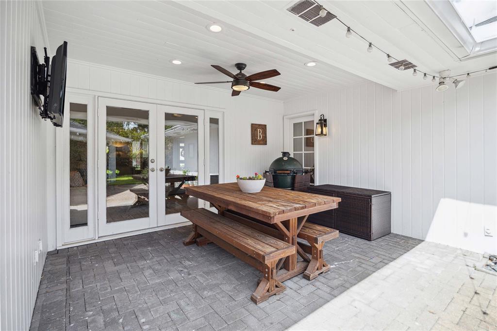 6147 Burgoyne Road