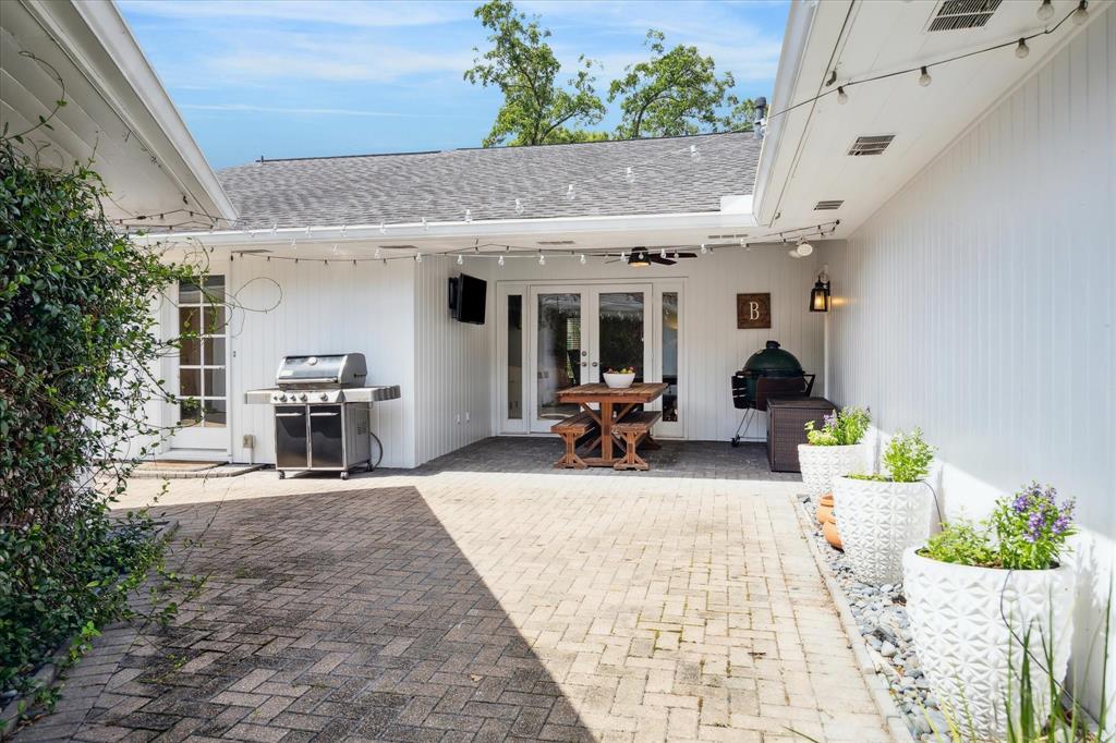 6147 Burgoyne Road
