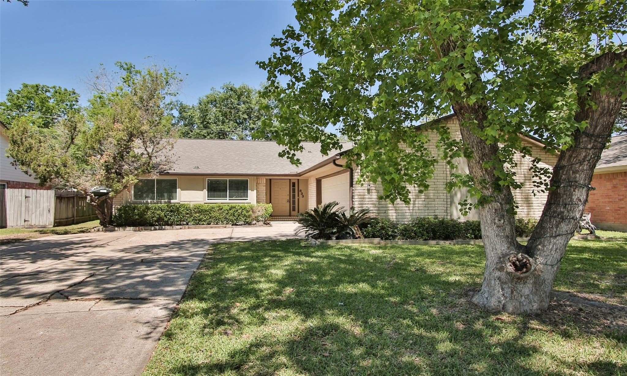 833 Lakeview Drive