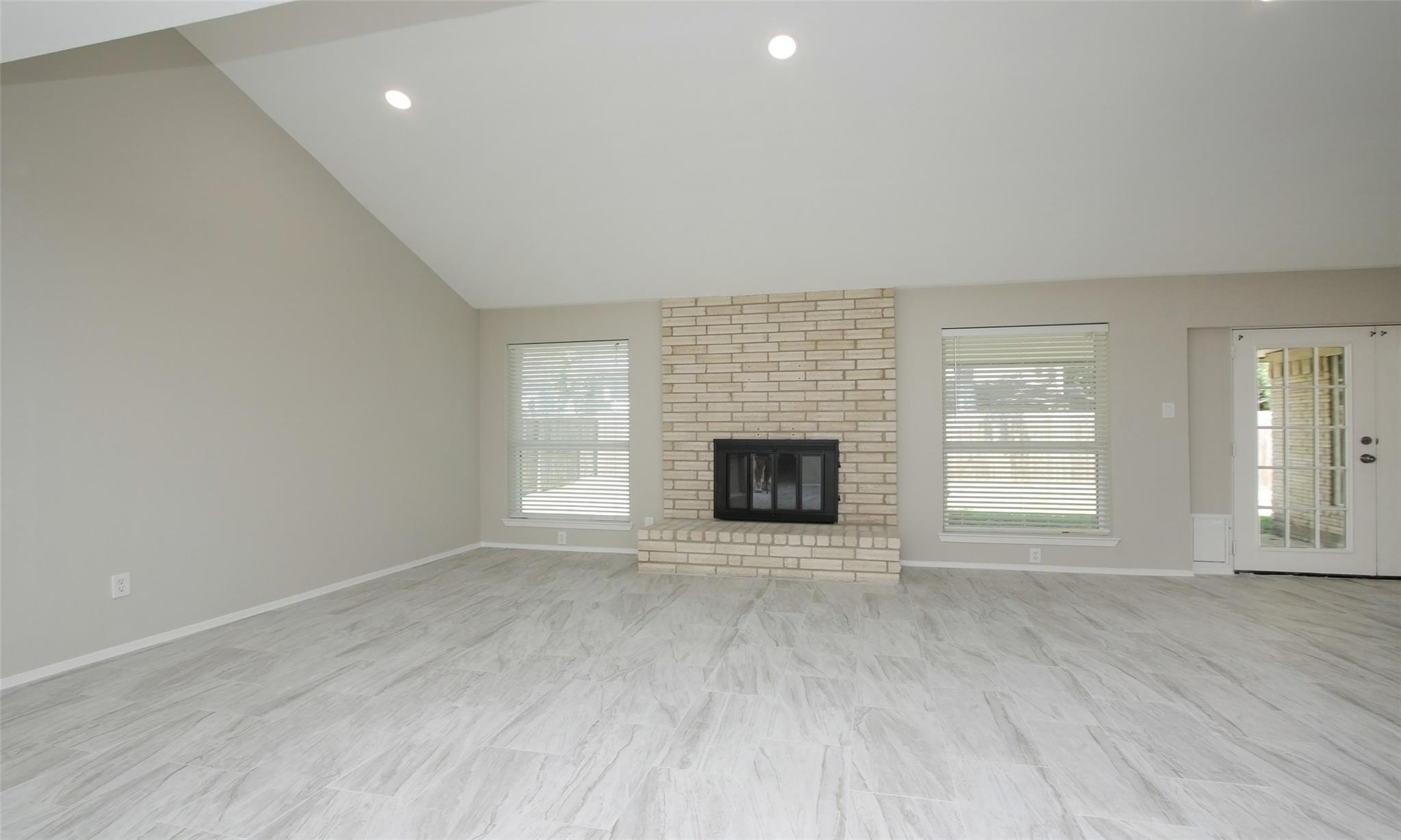 833 Lakeview Drive