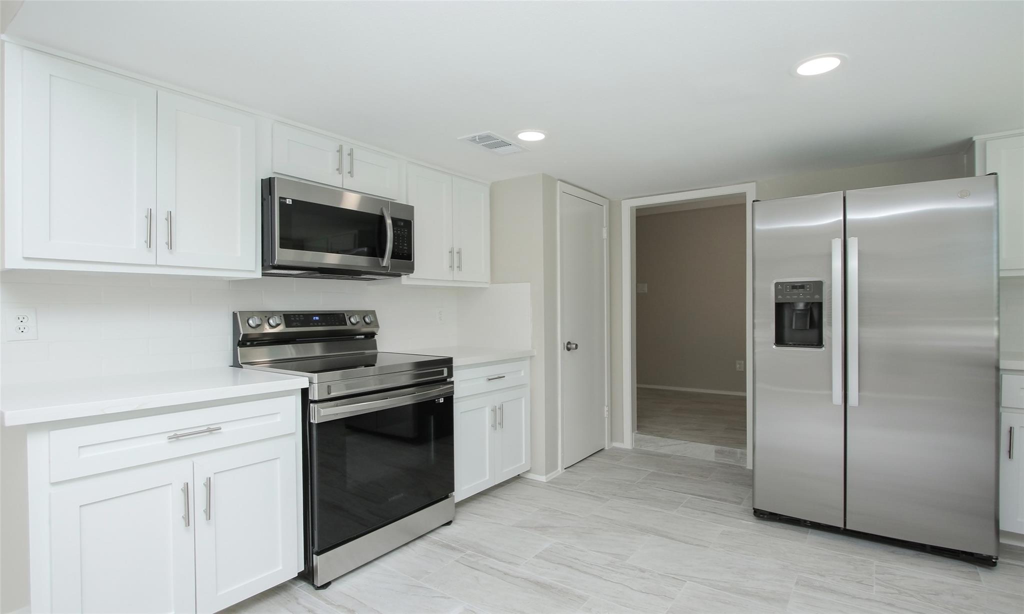 833 Lakeview Drive