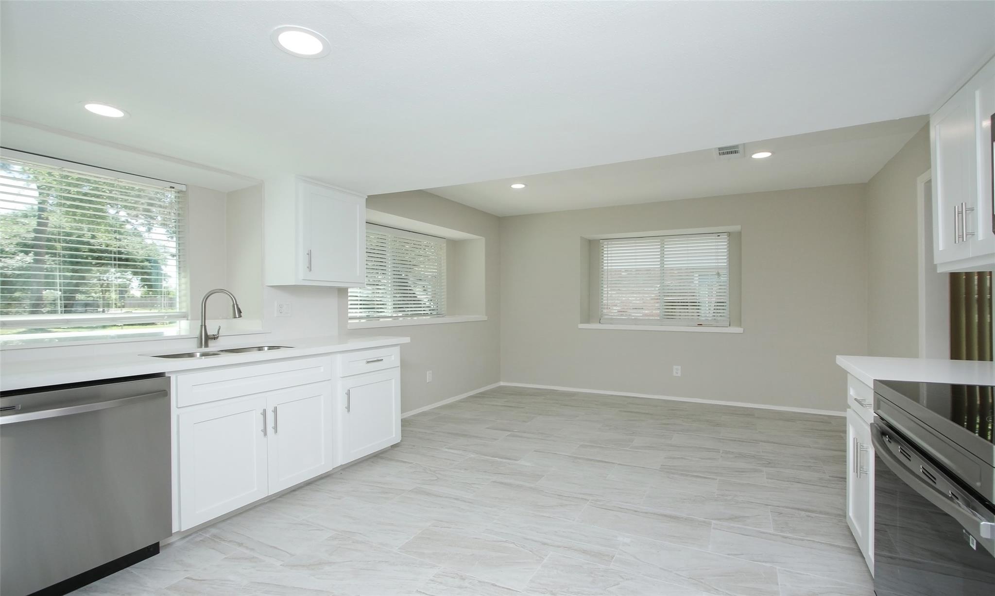 833 Lakeview Drive