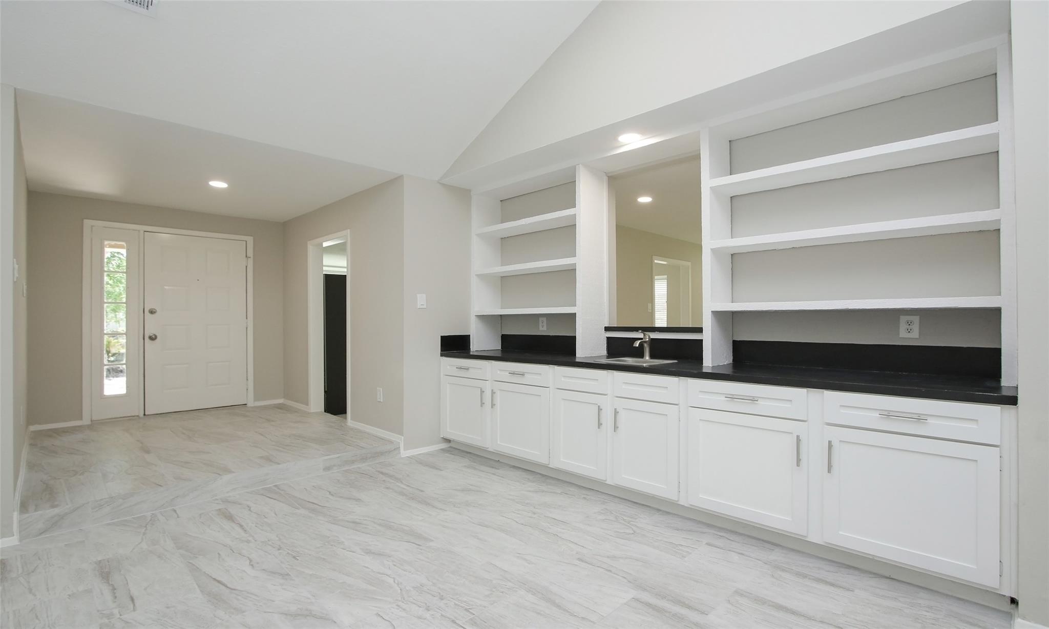 833 Lakeview Drive