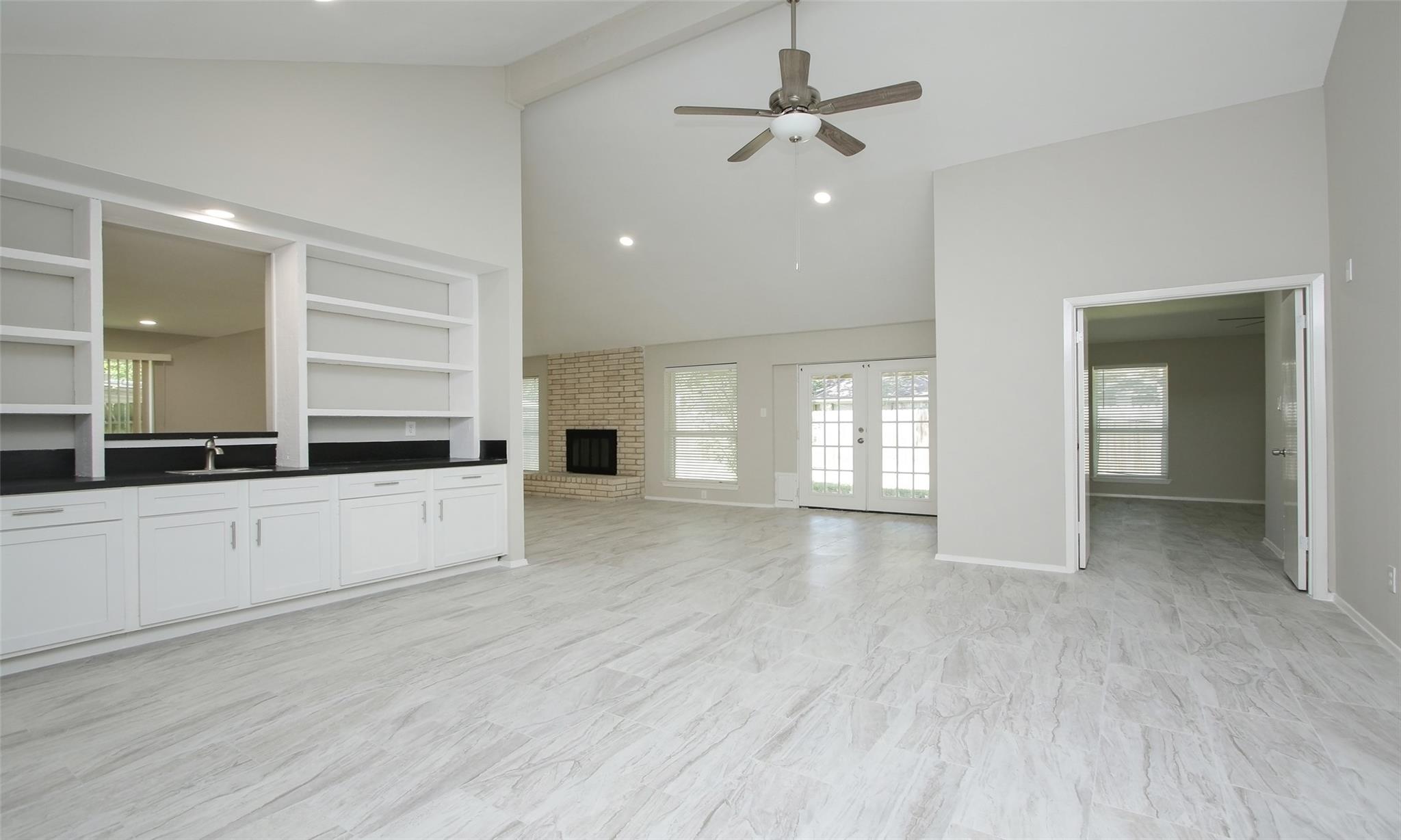 833 Lakeview Drive