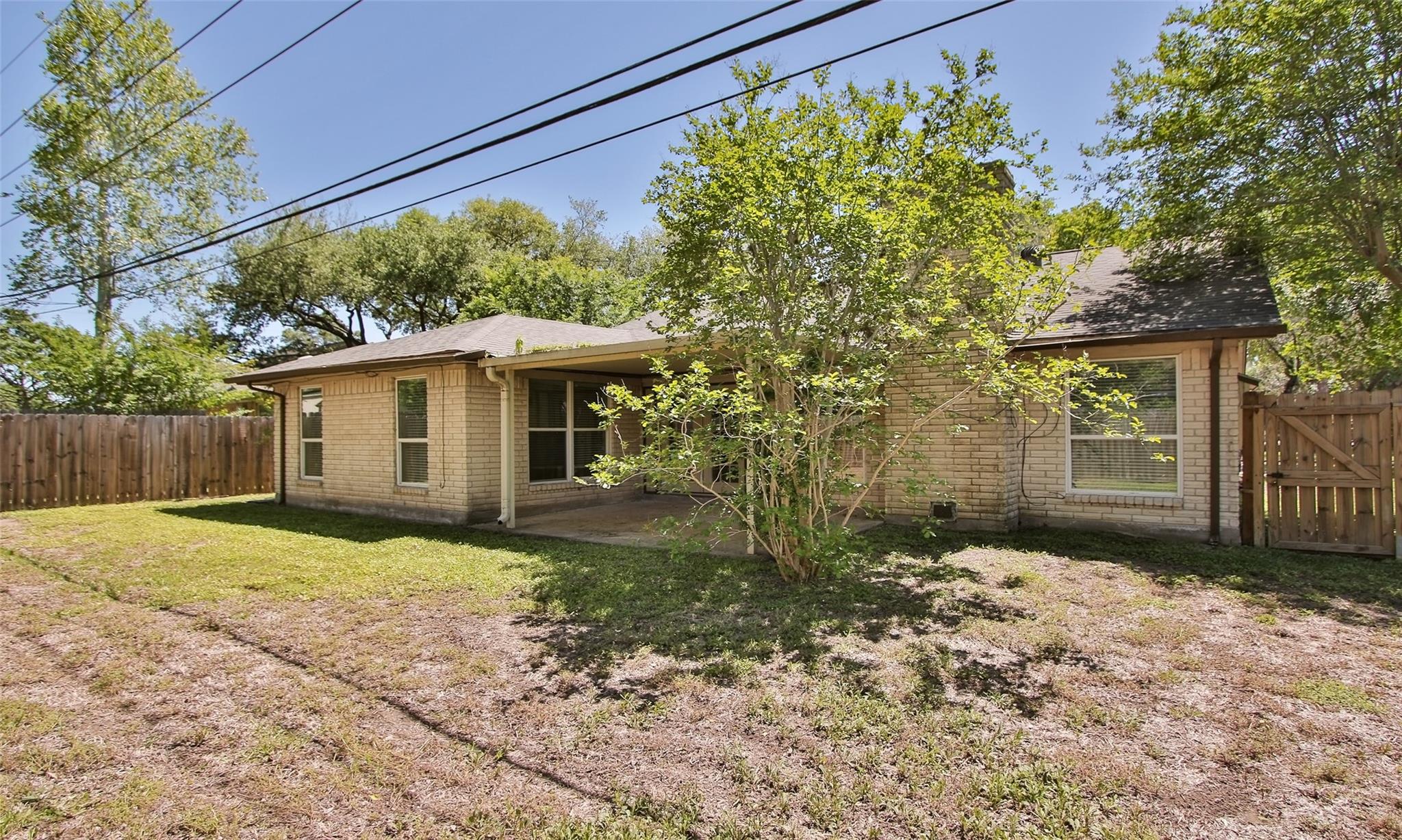 833 Lakeview Drive