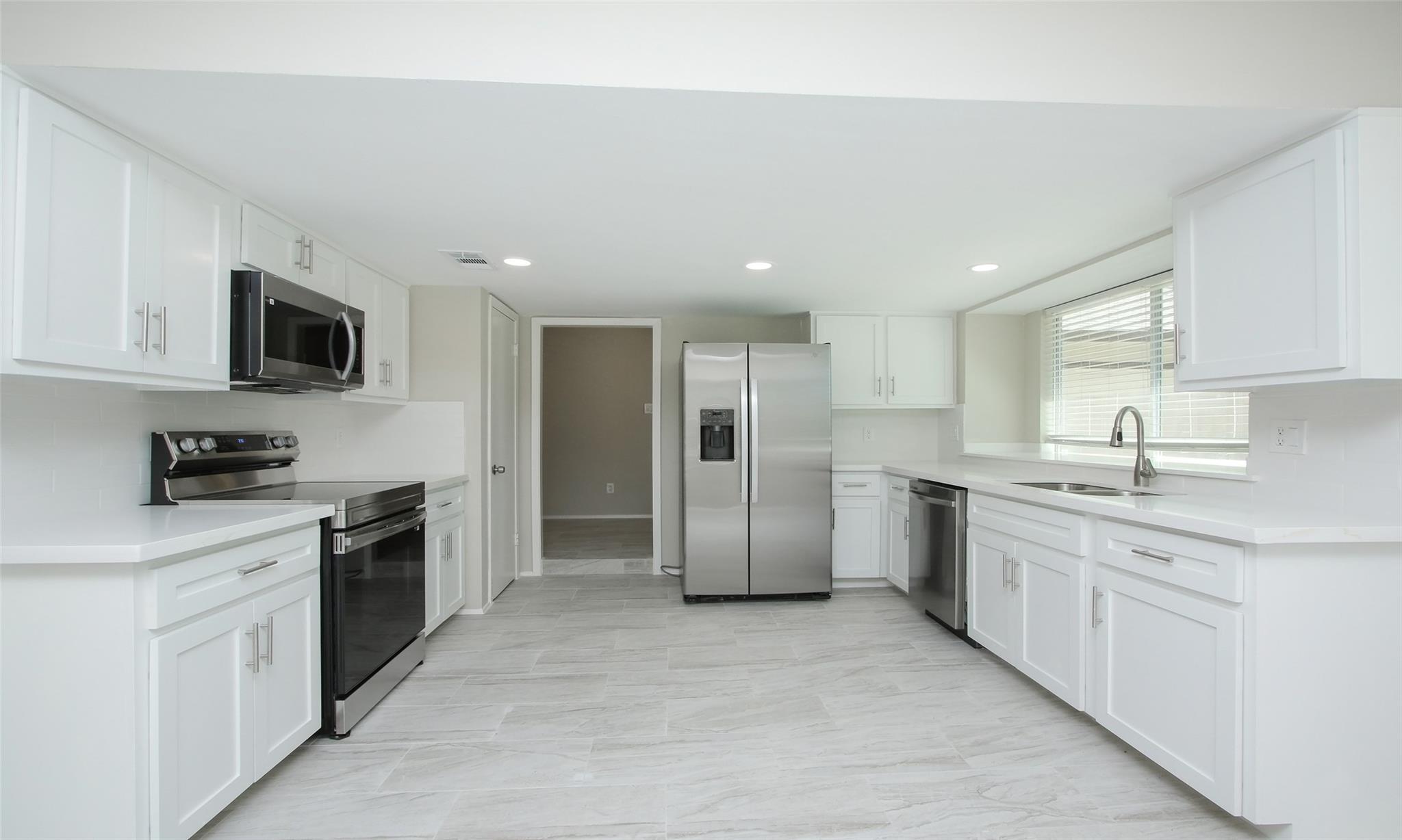 833 Lakeview Drive